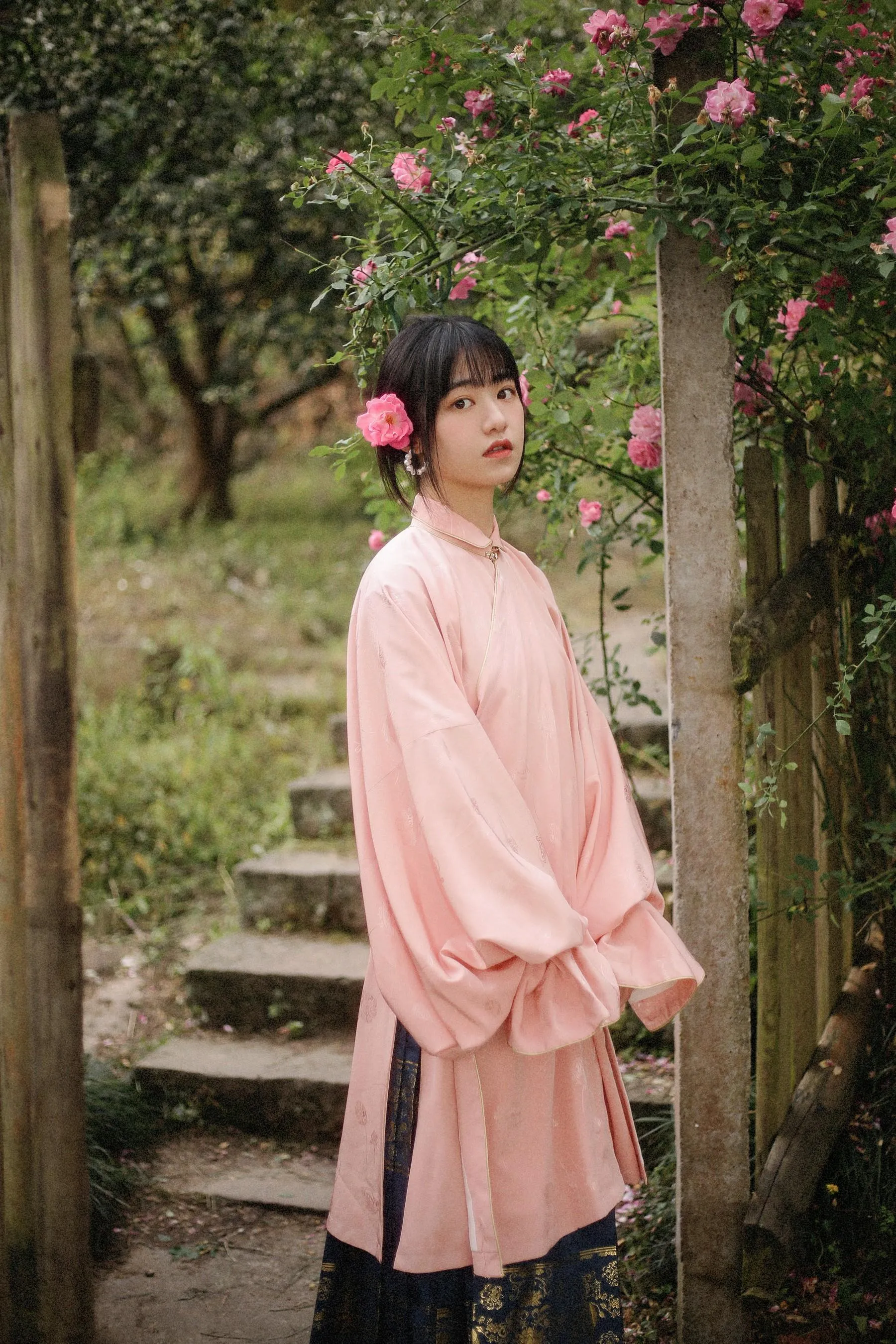 [YITUYU艺图语]2022.09.22 蔷薇花开 panniling [30P]插图1
